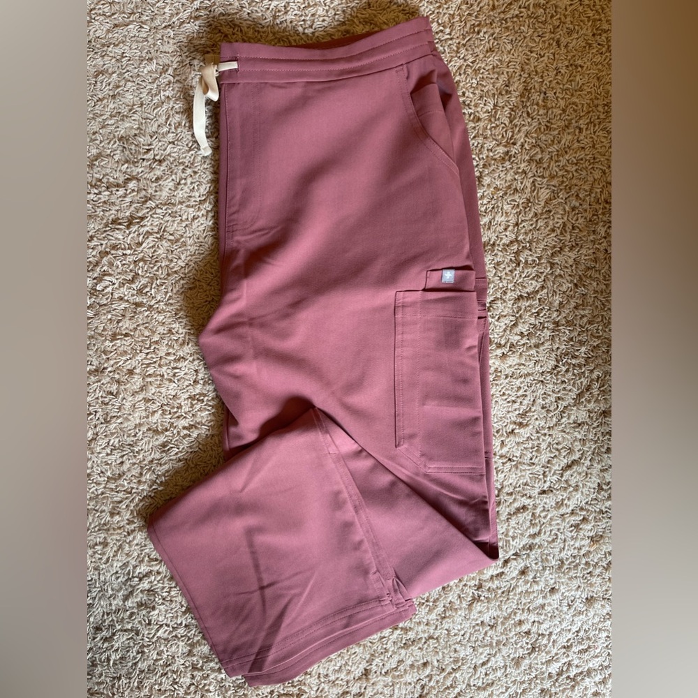 Figs OG Yola straight leg scrub bottoms | Mauve | Large Tall | NWOT - Picture 2 of 5